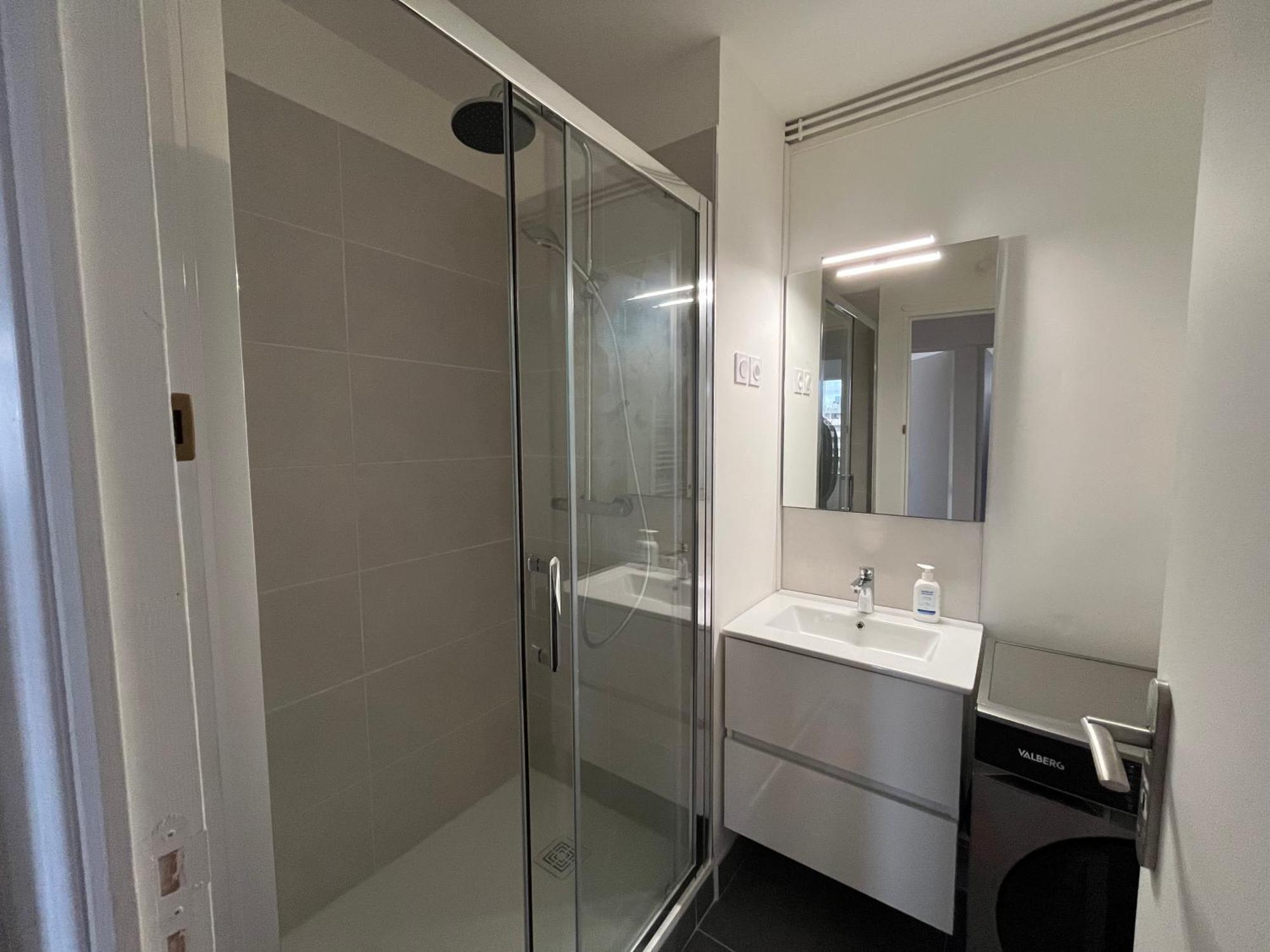 Skyview Appartement 4 Chambres Валанс Екстериор снимка
